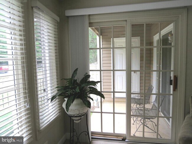 Building Photo - 12245 Fairfield House Dr