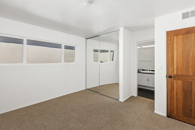 Second bedroom and bath - 2461 Geranium St