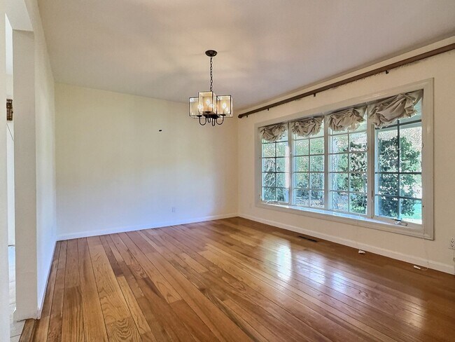 Building Photo - 4BD/2BA – Bright Los Altos cul-de-sac home near top-rated schools