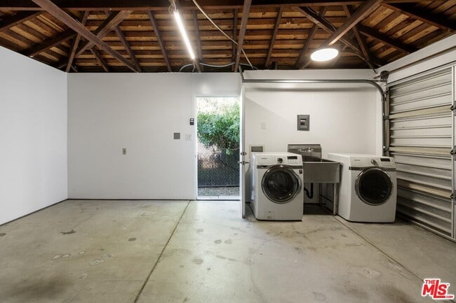 Building Photo - 4281 Motor Ave