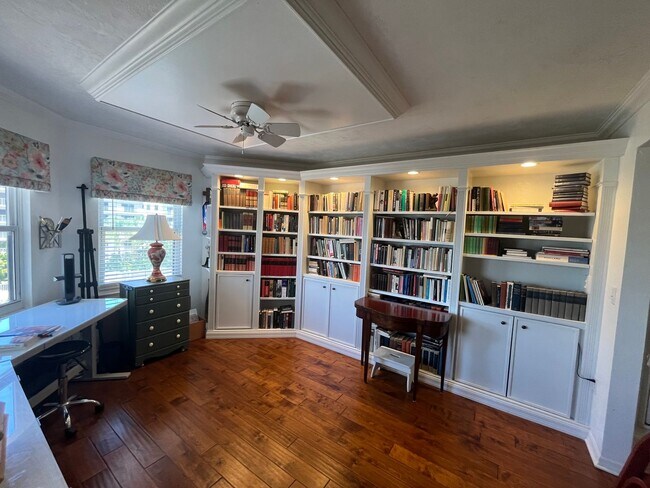 Building Photo - Beautiful Condo with Amazing Views