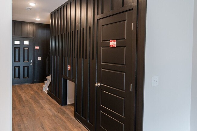 Building Photo - Gorgeous Single Family Home