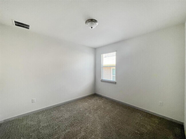 Building Photo - 4609 Tully Dr