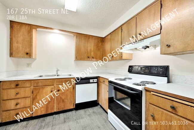 Building Photo - Spacious 2-Bedroom Upstairs Apartment with...