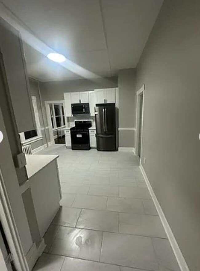 Building Photo - 1068 Broad St