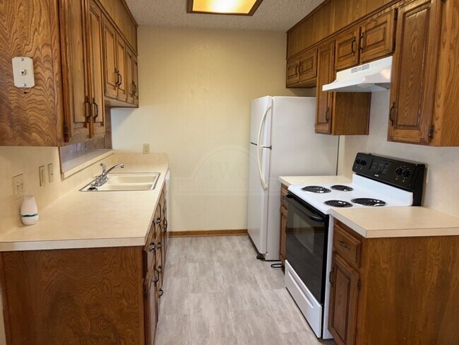 Building Photo - 2013 Windward Dr