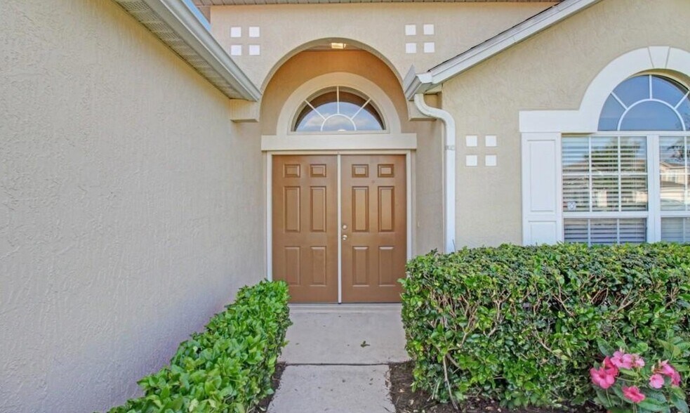 Building Photo - 90 Reeding Ridge Dr E