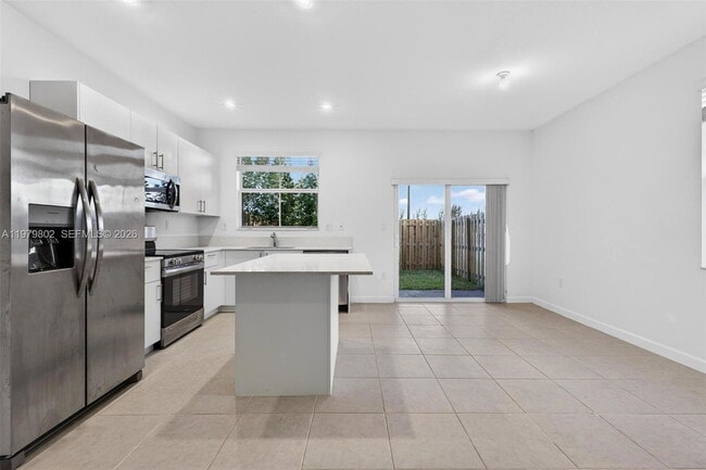 Building Photo - 2650 SE 29th St