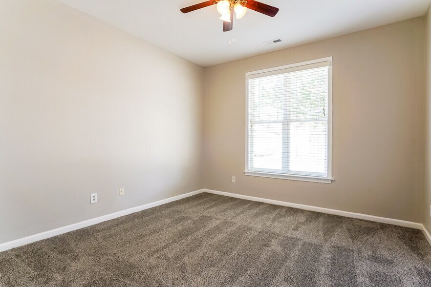 Building Photo - 236 Haywood Ln