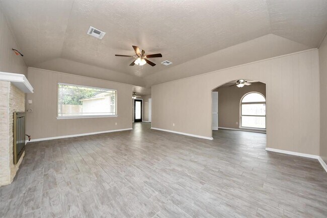 Building Photo - 23223 Canyon Lake Dr