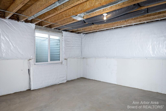 Building Photo - 8389 Ardmoor Dr