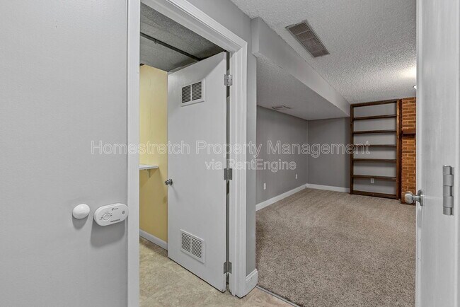 Building Photo - 33 Pershing Lake Dr