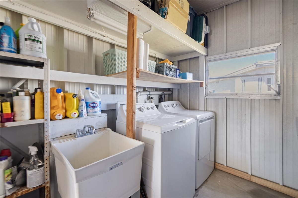 Building Photo - 4680 Fiji Ln