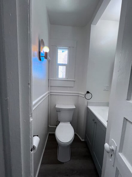 Building Photo - 709 32nd St