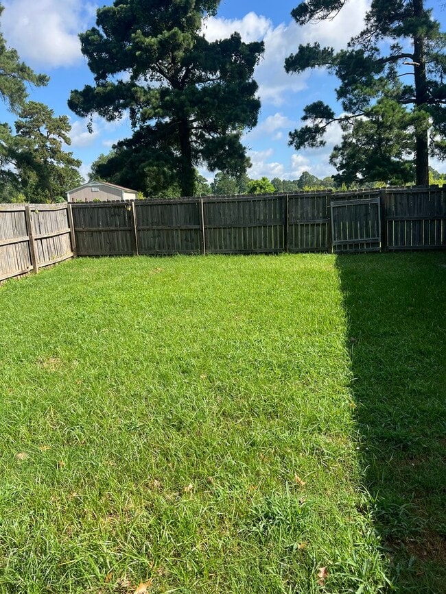 Building Photo - Ready In Benton!!