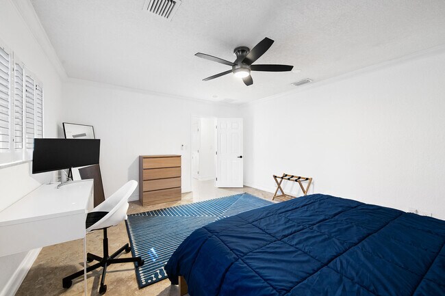 Building Photo - 4761 Bayview Dr