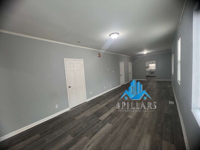 Building Photo - 3904 Deodar St