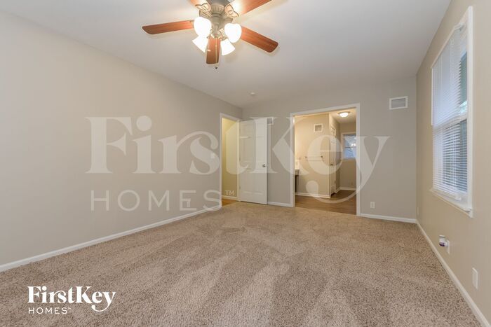 Building Photo - 207 W Heritage Dr