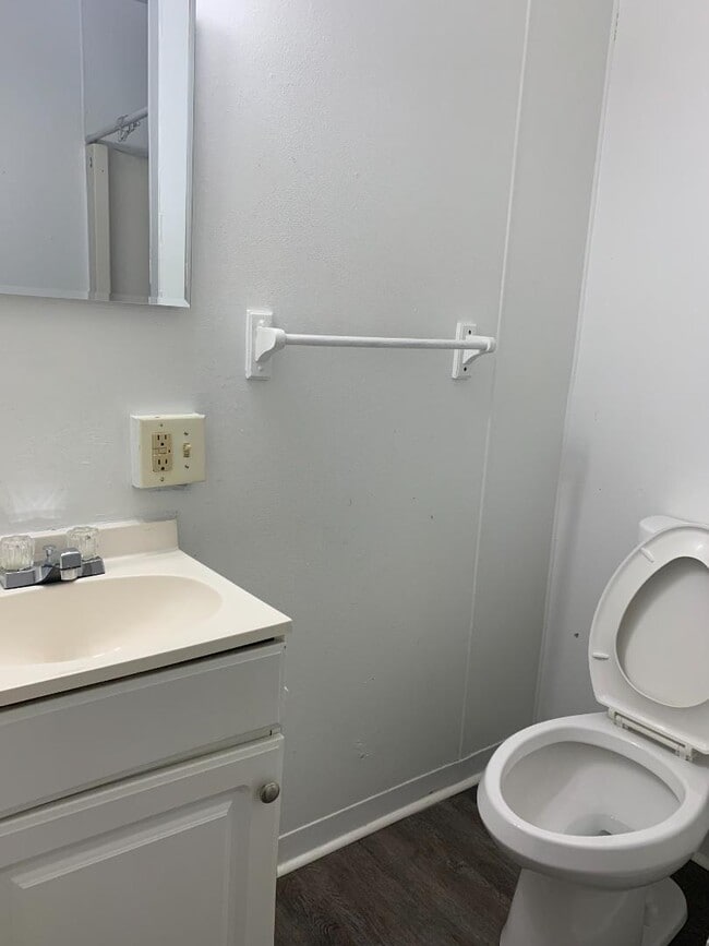 Building Photo - 413 Emmet St