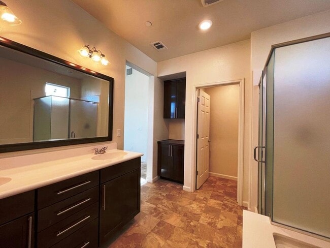 Building Photo - 168 Llano de los Robles Ave