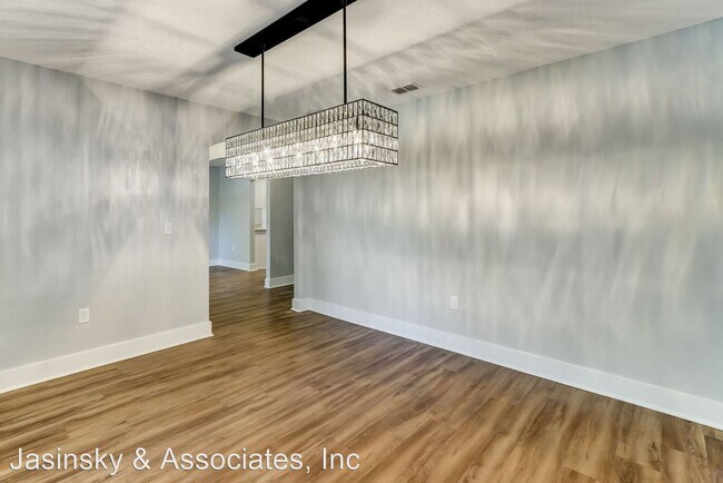 Building Photo - 3 br, 2 bath House - 321 S. 14th St