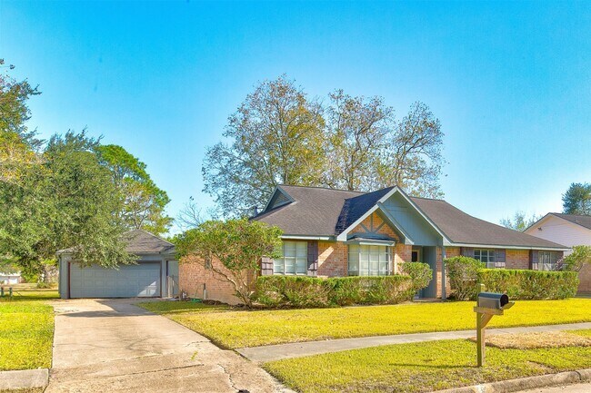 Building Photo - 361 Dawn Hill Dr