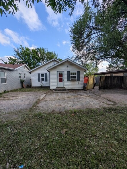 Building Photo - 1318 W Huntsville Ave