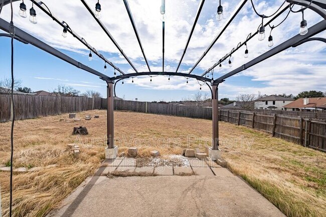 Building Photo - 104 Pond Way