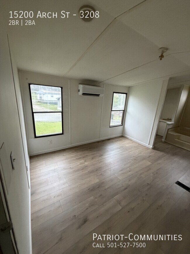 Building Photo - 15200 Arch St Pike