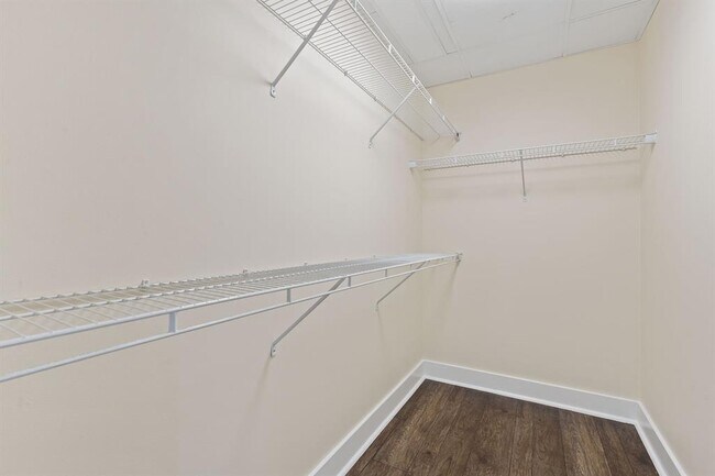 Building Photo - 603 Davis St