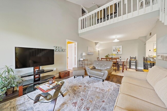 Building Photo - 860 Bella Vista Ct S