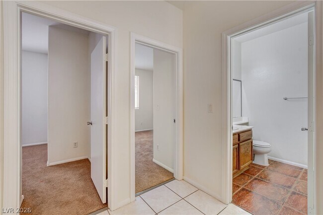 Building Photo - 9890 Ridgehaven Ave