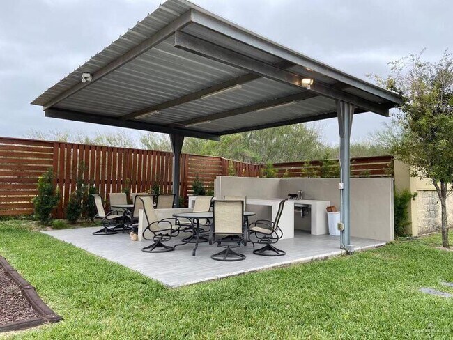 Building Photo - 12 E St