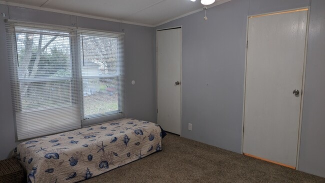 Building Photo - 106 Sumac Ln