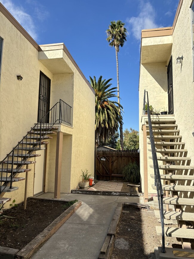 Building Photo - "Newly Remodeled Charming 2-Bed Oasis in t...