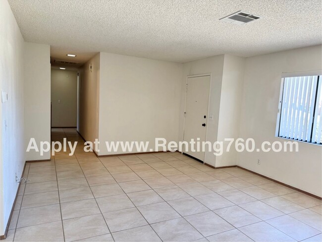 Building Photo - Beautiful and Spacious 3 Bedroom 2 Bathroo...