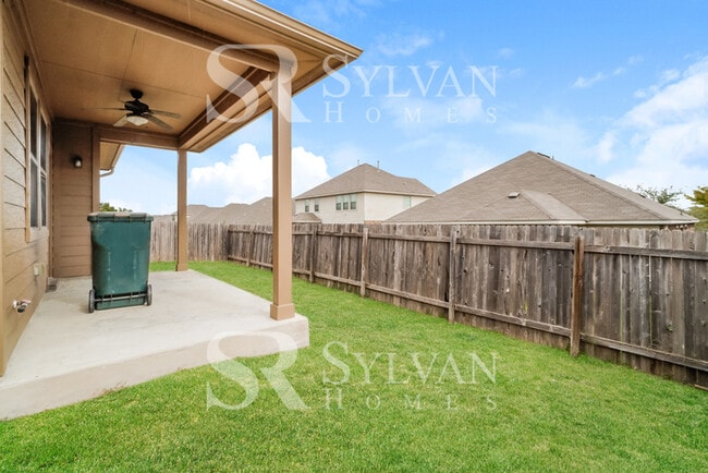 Building Photo - Prepare to be impressed by this 3 bedroom, 2 bathroom home