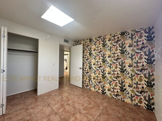 Building Photo - 6624 E Nelson Dr