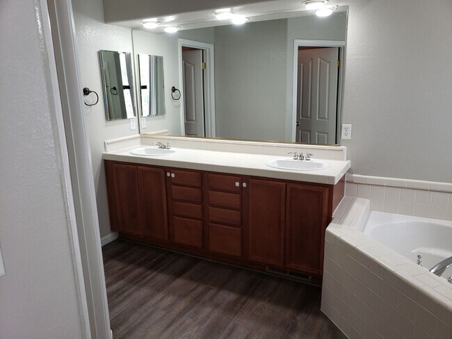 Building Photo - 7251 Noah Ct
