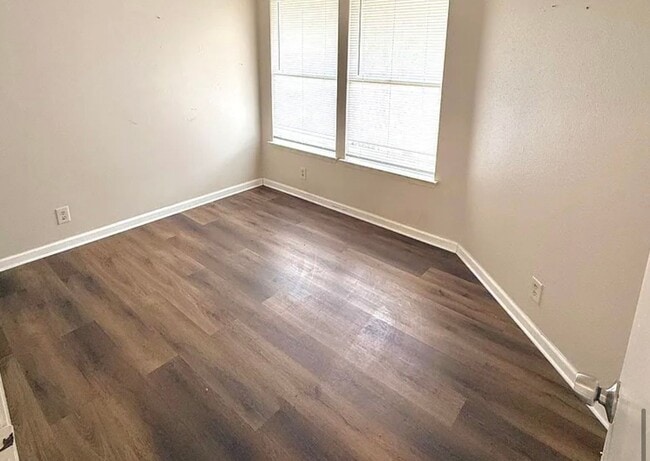 Building Photo - 8425 Dixon Ridge Dr