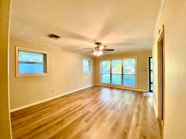 Building Photo - Single Family Home