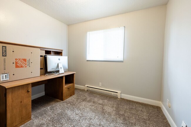 Building Photo - 4 BED 2 BATH HOME WITH BONUS ROOM IN IDAHO...