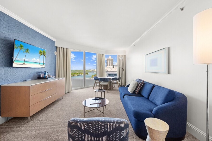 Building Photo - 4401 Collins Ave