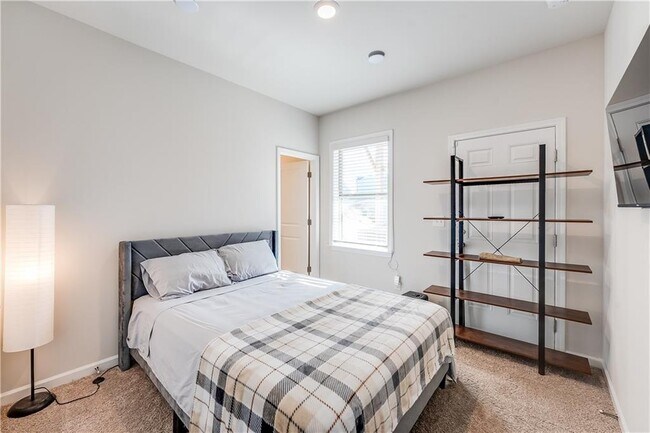 Building Photo - 1634 Halbrook Pl SW