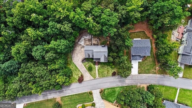 Building Photo - 6 Stonebrook Dr