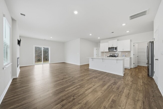 Building Photo - Spacious 5-Bedroom Home for Rent in The Falls – Modern, Comfortable, and Move-In Ready