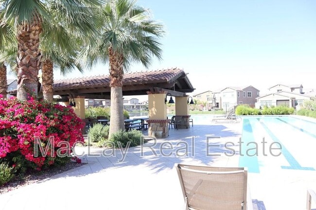 Building Photo - 4077 S Sabrina Dr