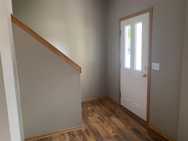 Building Photo - 6637 Lamplight Dr