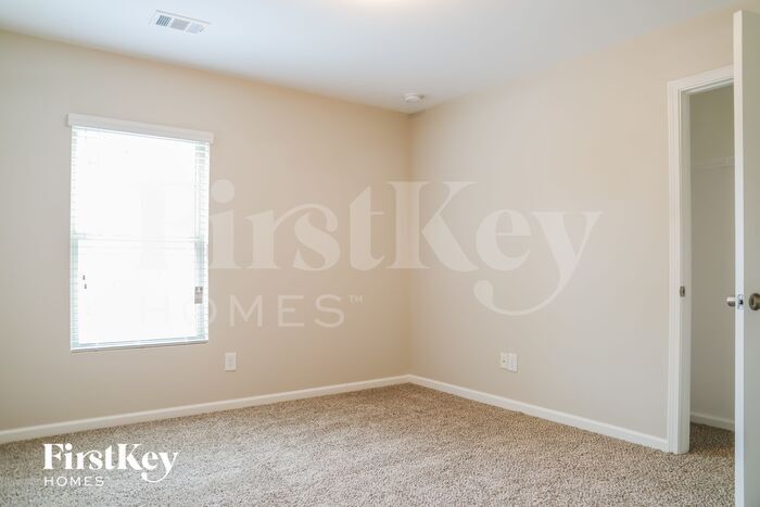 Building Photo - 104 Aviary Ln