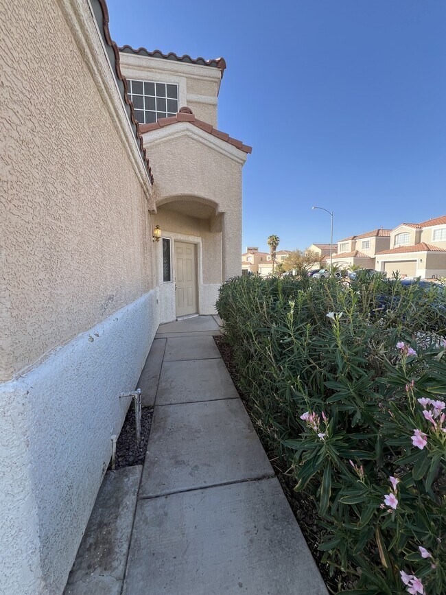 Building Photo - 2697 Hillgrass Rd